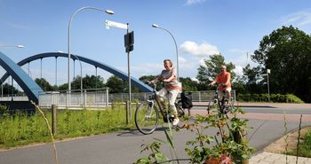 Radtouristen unterwegs auf der Emsland-Route in Meppen