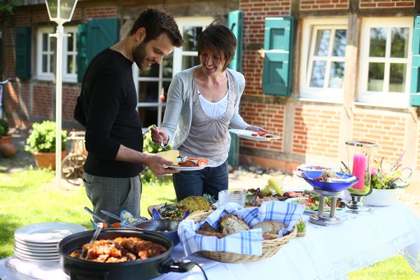 Essen und trinken im urigen Bauernhofcafé