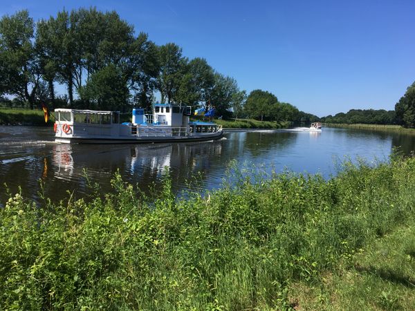 Klingende Ems: Radtouren an der Ems mit Musikschiff