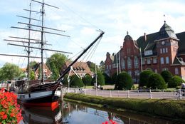 Historisches Rathaus und Brigg Friederike in Papenburg 