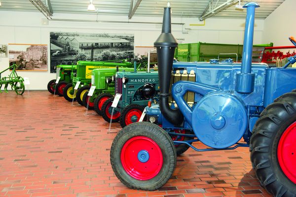 KRONE Museum - Landmaschinen in der Ausstellungshalle