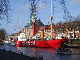 Am Ratsdelft in Emden – Blick auf Museums-Feuerschiff Deutsche Bucht