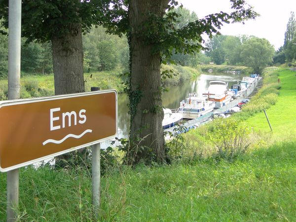 Blick auf Bootsanleger an der Ems in Salzbergen 