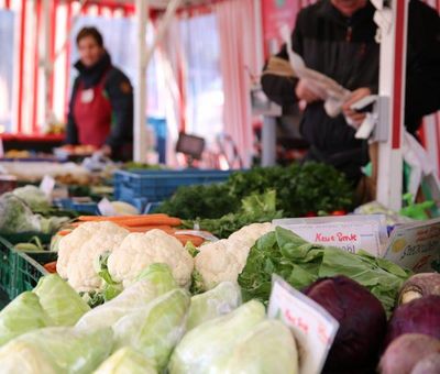 Wochenmarkt in Haren - Blick auf Marktstand 