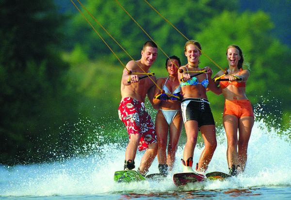 Wakeboarder-Gruppe auf dem Heeder See